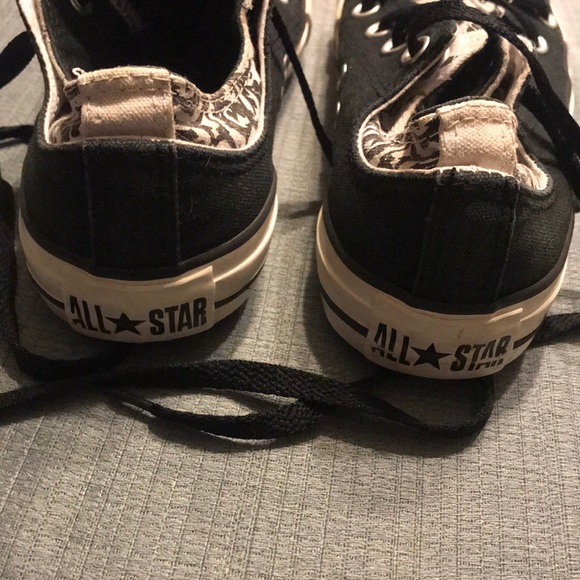 Black and white converse size 6 women - Picture 7 of 8